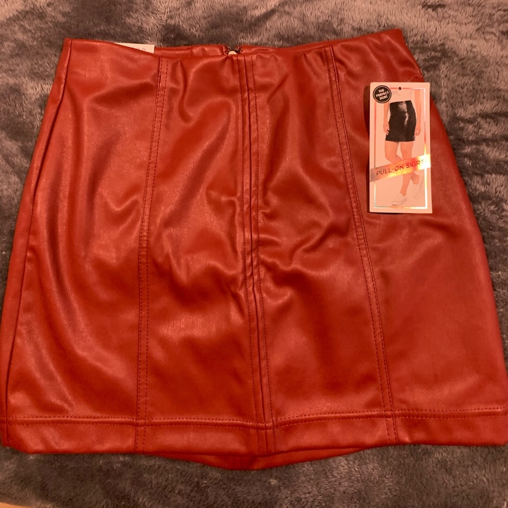 New faux leather skirt
